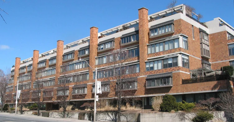 315 Avenue Road, Toronto, ON M4V 2H2