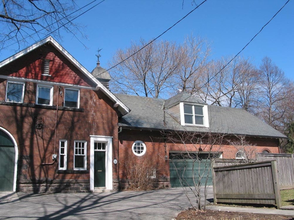 Summer Hill Coach House, 38 Summerhill Gardens Toronto, ON REW