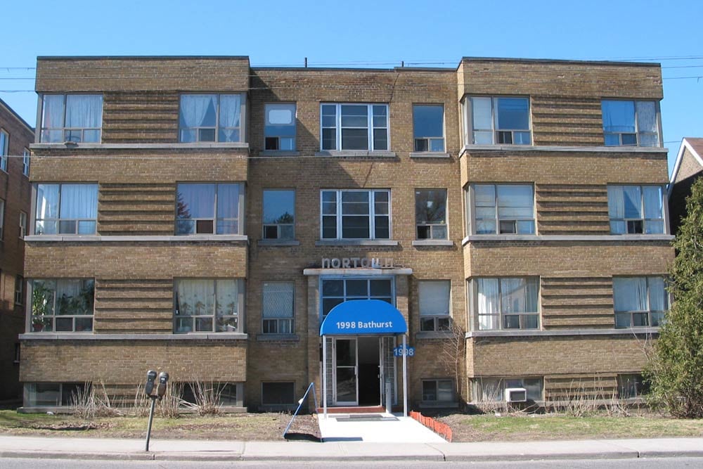 1998 Bathurst Street, Toronto, ON M5P 3L1