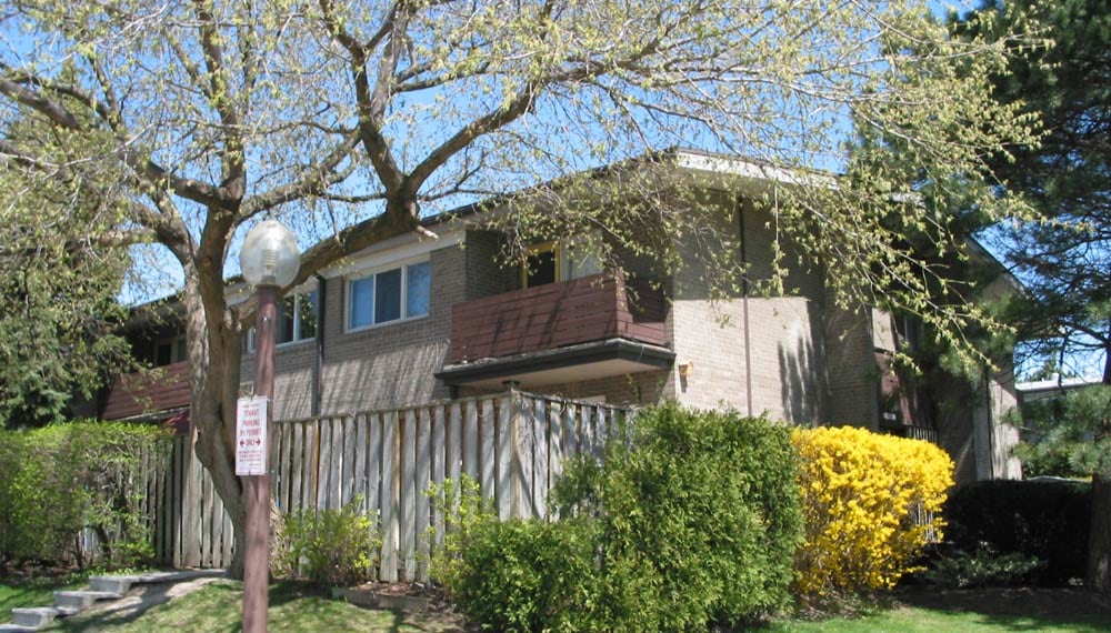 8 Roanoke Road, Toronto, ON M3A 1E6