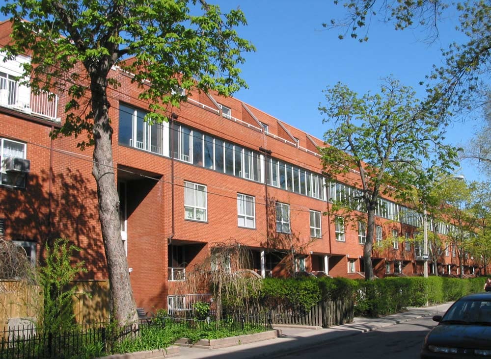 6 Henry Street, Toronto, ON M5T 1X1