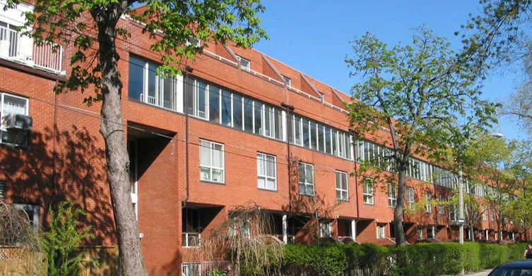 6 Henry Street, Toronto, ON M5T 1X1