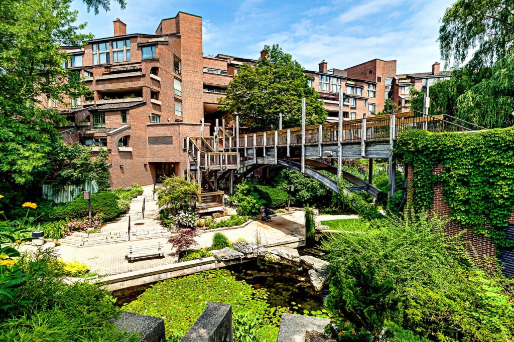 40 Sylvan Valleyway, Toronto, ON M5M 4M3