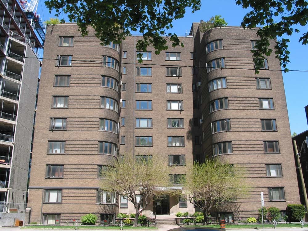 110 Saint Clair Avenue West, Toronto, ON M4V 1N4