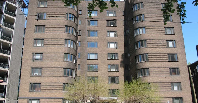 110 Saint Clair Avenue West, Toronto, ON M4V 1N4