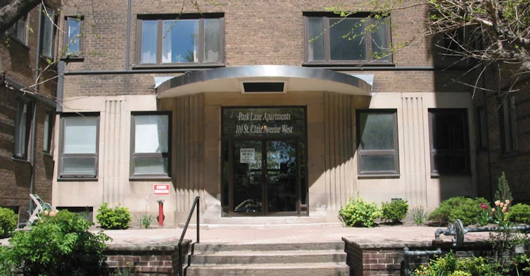 110 Saint Clair Avenue West, Toronto, ON M4V 1N4 - 2