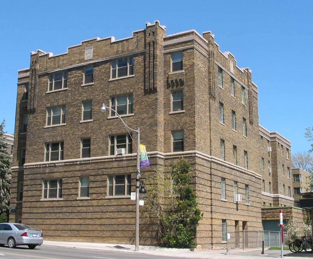 3 Du Maurier Boulevard, Toronto, ON M4N 1V1