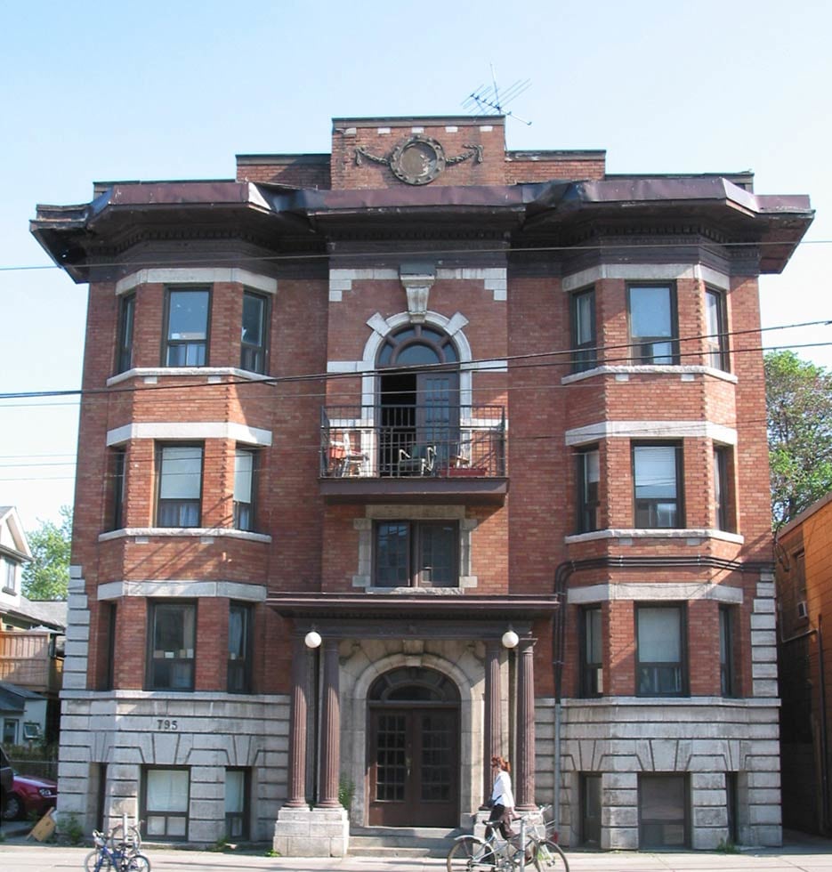795 College Street, Toronto, ON M6G 1C7