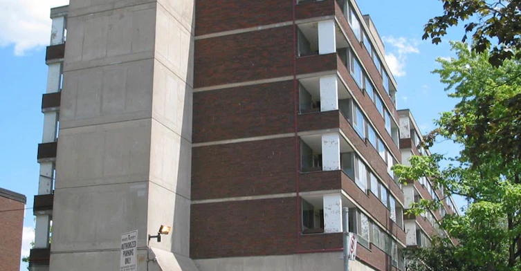 170 Vanauley Walk, Toronto, ON M5T 2H8