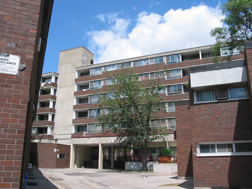 170 Vanauley Walk, Toronto, ON M5T 2H8 - 2