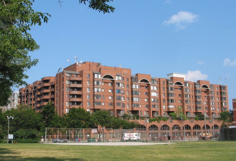 15 Scadding Avenue, Toronto, ON M5A 4E9