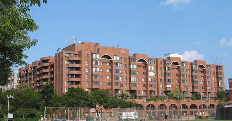 15 Scadding Avenue, Toronto, ON M5A 4E9