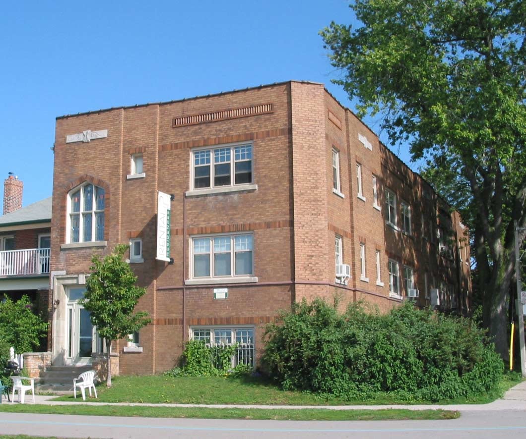 15 Hubbard Boulevard, Toronto, ON M4E 1A2