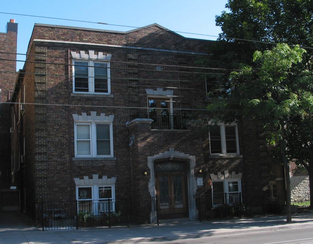 2163 Queen Street East, Toronto, ON M4L 1J1