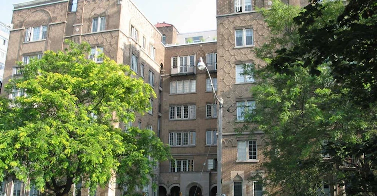 1 Clarendon Avenue, Toronto, ON M4V 1H8