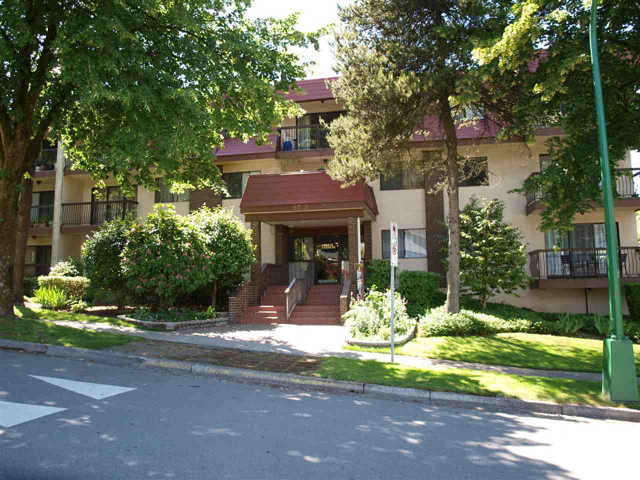 5715 Jersey Avenue, Burnaby, BC V5H 2L3 - 2
