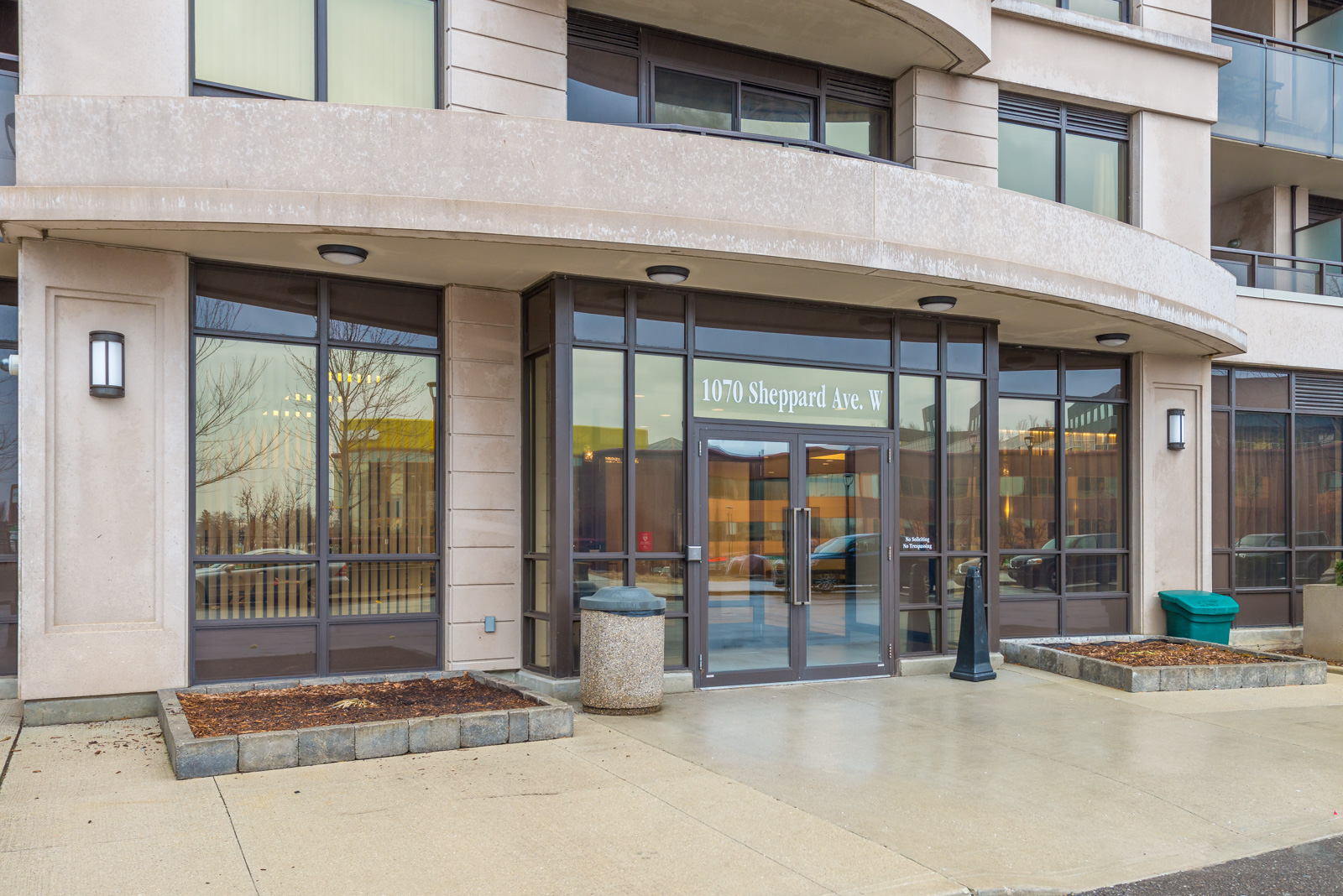 1070 Sheppard Avenue West, Toronto, ON M3J 0H1 - 3