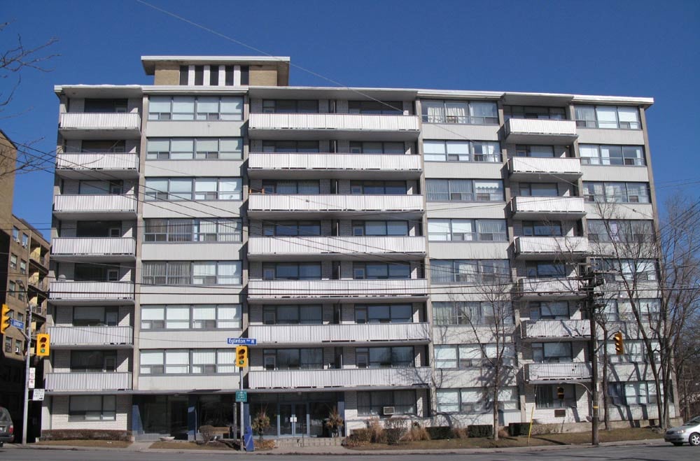 650 Eglinton Avenue West, Toronto, ON M5N 1C2