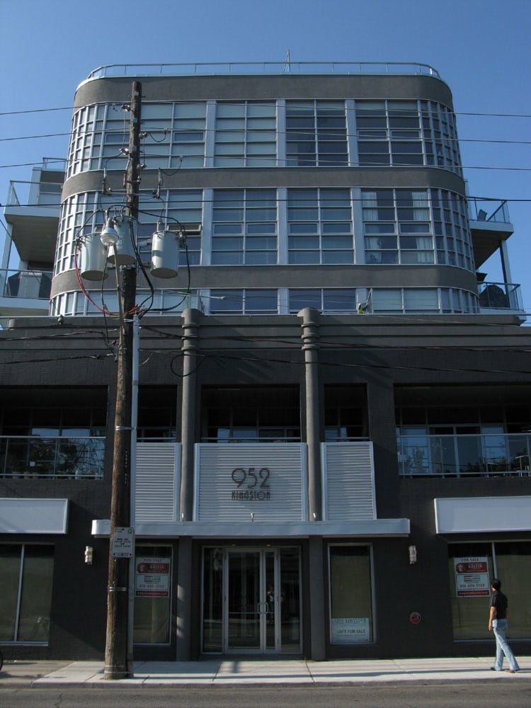 952 Kingston Road, Toronto, ON M4E 1S7