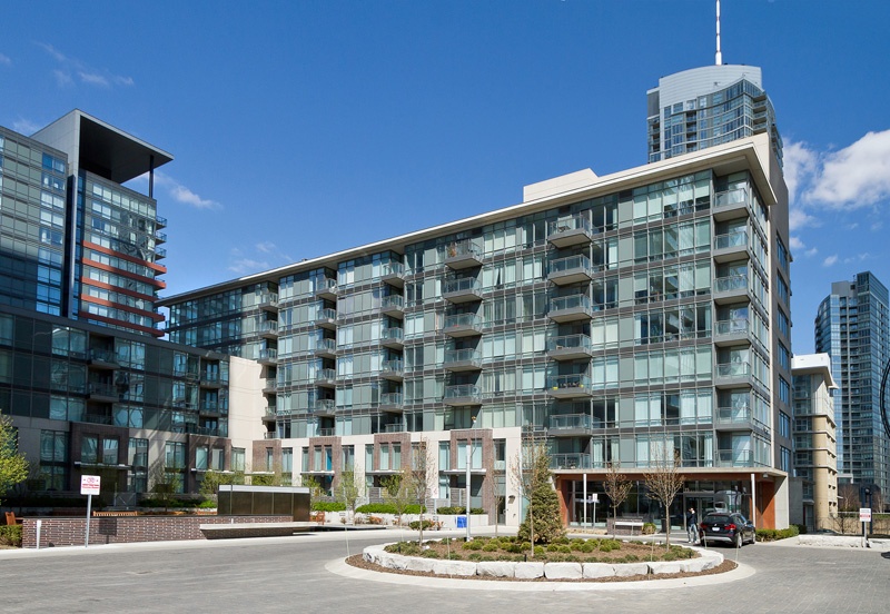 15 Brunel Court, Toronto, ON M5V 3Y7