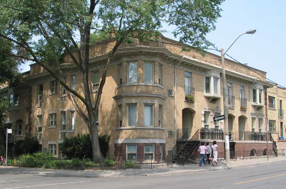 98B Beverley Street, Toronto, ON M5T 1Y2