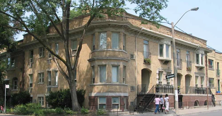 98B Beverley Street, Toronto, ON M5T 1Y2