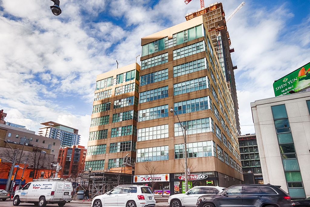 188 Eglinton Avenue East, Toronto, ON M4P 1K2