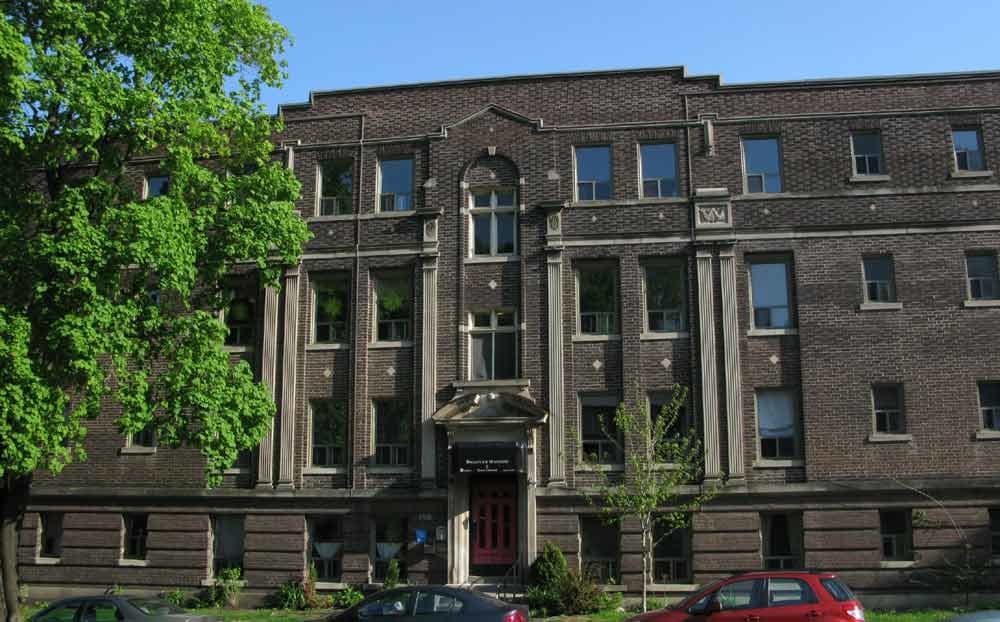 9 Tennis Crescent, Toronto, ON M4K 1J4