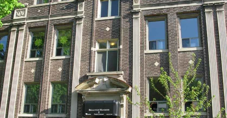 9 Tennis Crescent, Toronto, ON M4K 1J4 - 2