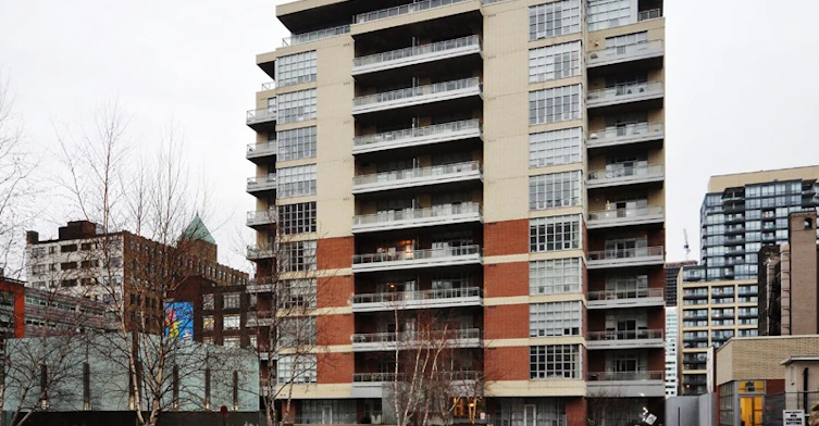 23 Brant Street, Toronto, ON M5V 2L5