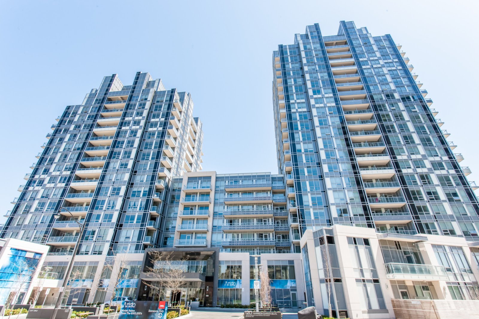 120 Harrison Garden Boulevard, Toronto, ON M2N 0H1 - 2
