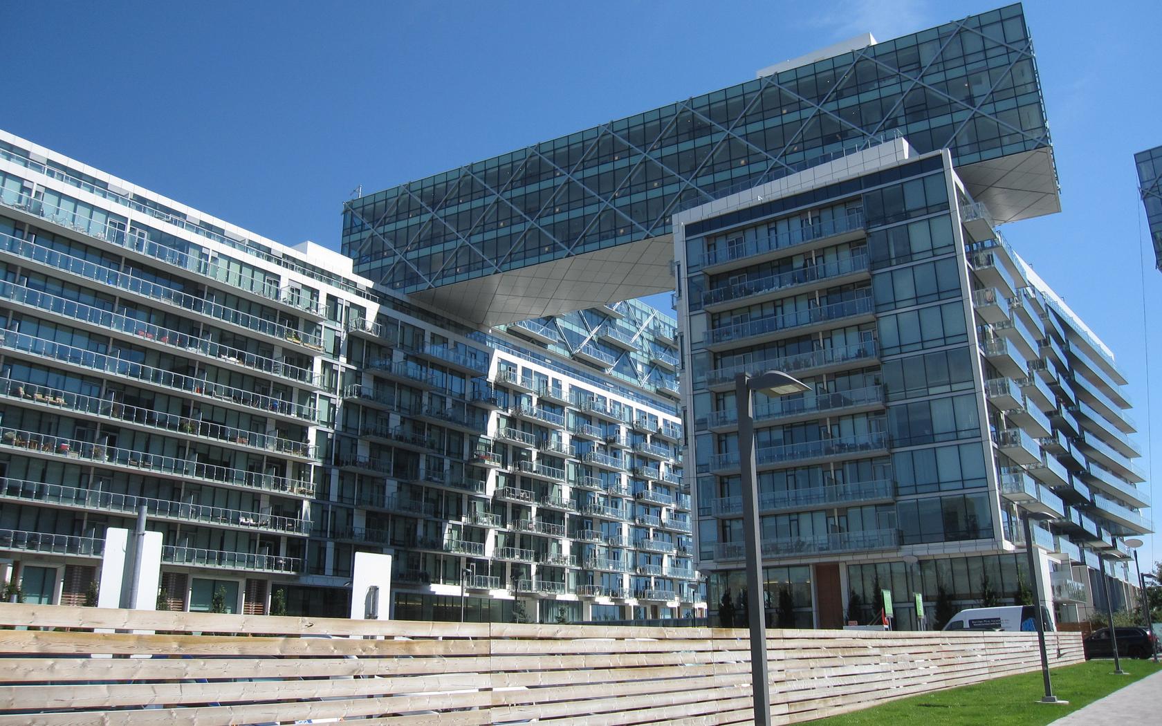 39 Queens Quay East, Toronto, ON M5E 1A4