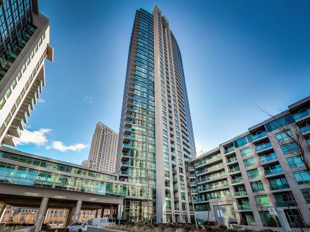 215 Fort York Boulevard, Toronto, ON M5V 4A2