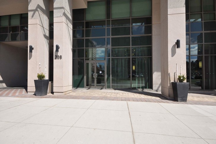 208 Enfield Place, Mississauga, ON L5B 0G8 - 2