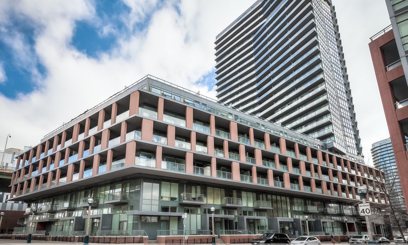 20 Bruyeres Mews, Toronto, ON M5V 0G8