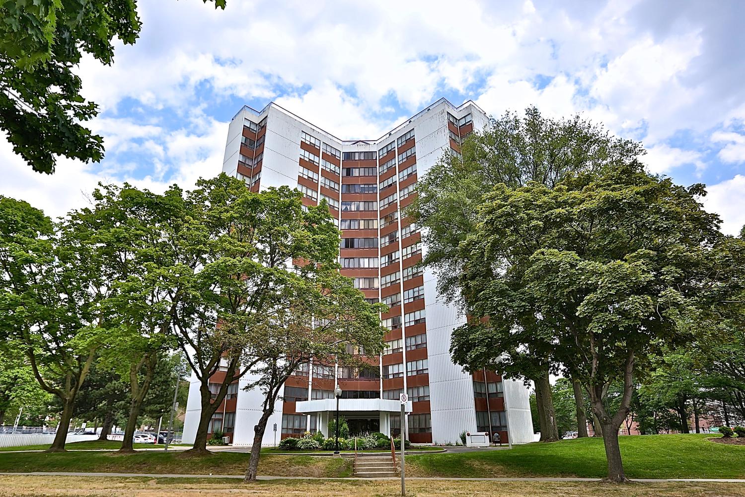 2323 Confederation Parkway, Mississauga, ON L5B 1R6 - 2