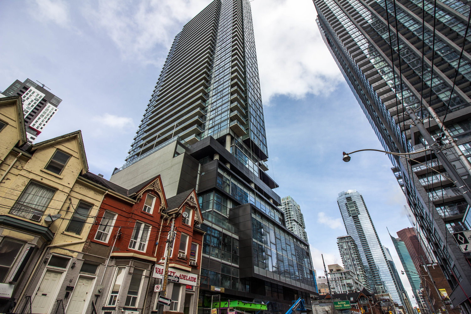 290 Adelaide Street, Toronto, ON M5V 0P3