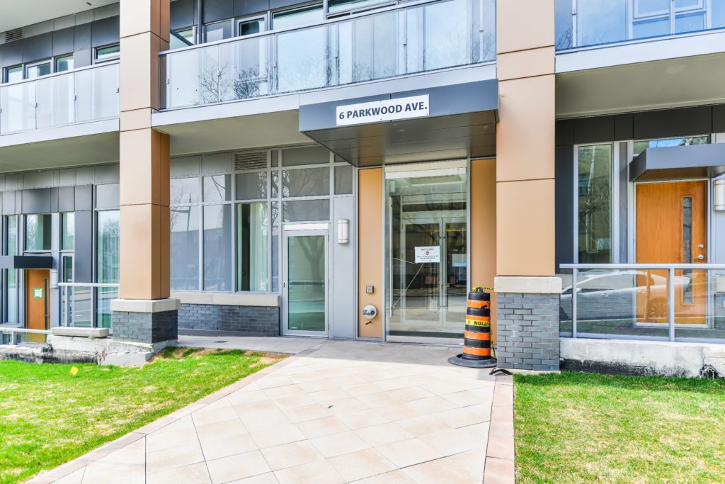 6 Parkwood Avenue, Toronto, ON M4V 0A3 - 2