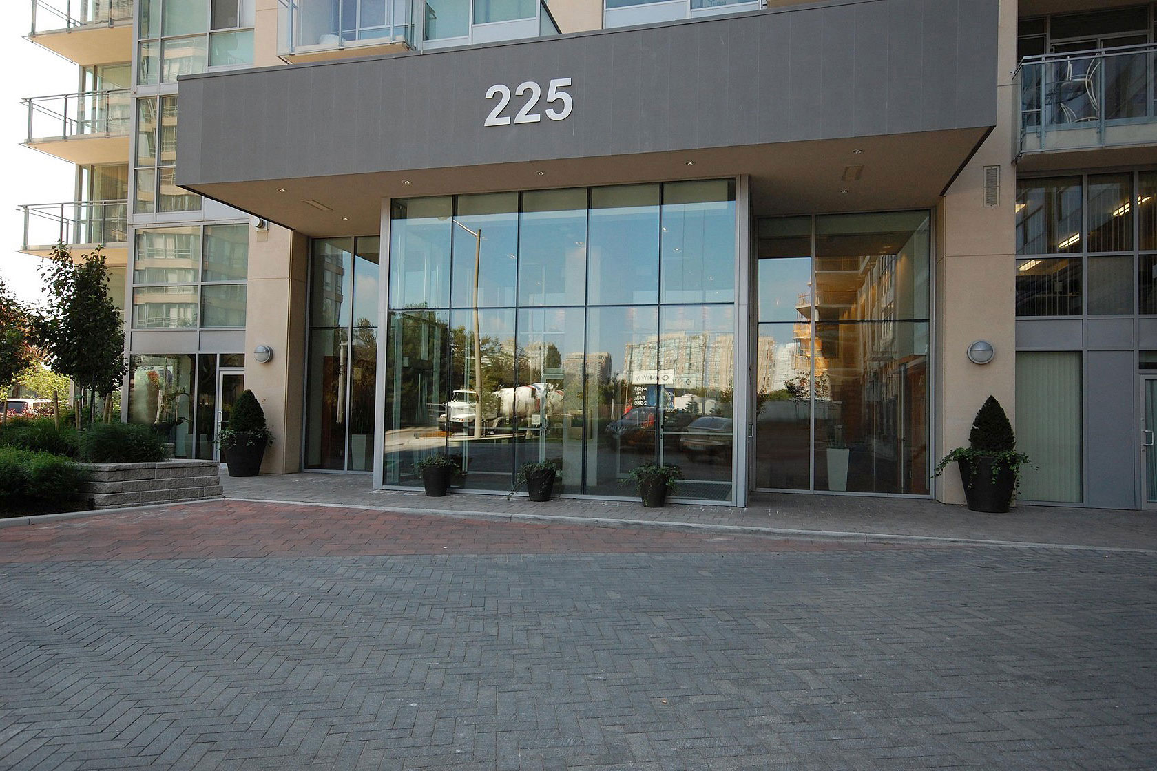 225 Webb Drive, Mississauga, ON L5B 4P2 - 3