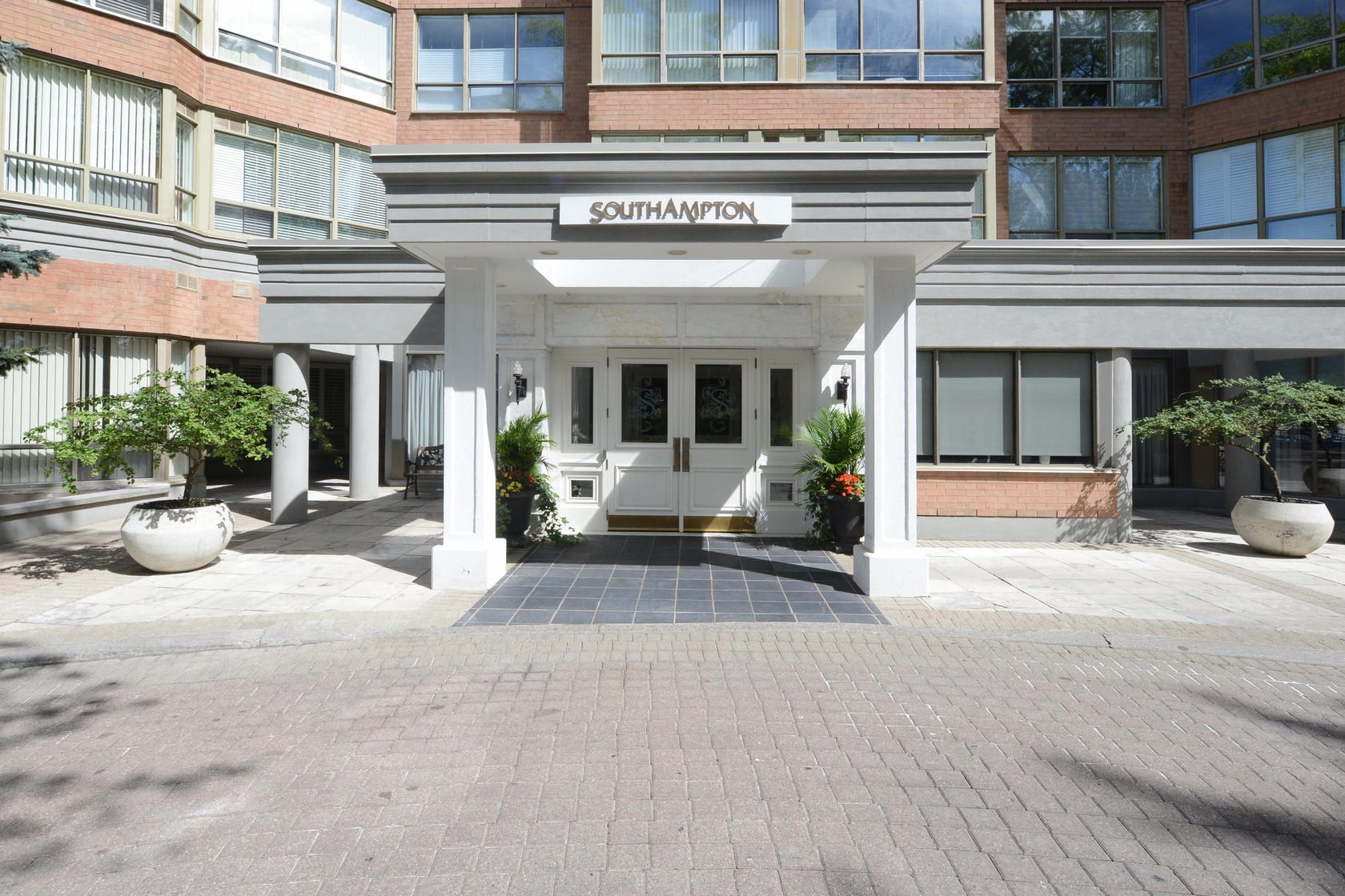 1 Ripley Avenue, Toronto, ON M6S 4Z6 - 5