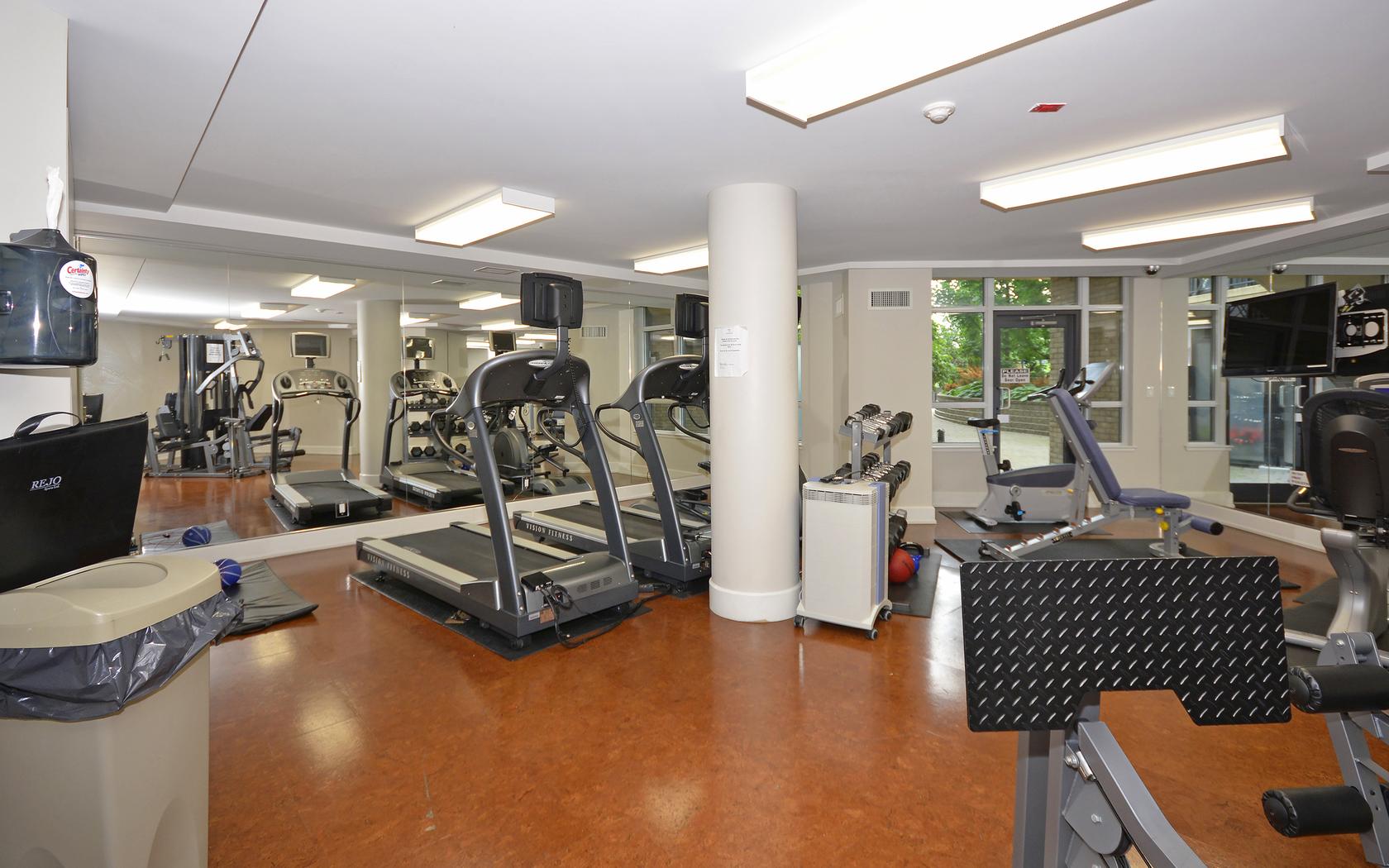 676 Sheppard Avenue East, Toronto, ON M2K 3E7 - 3