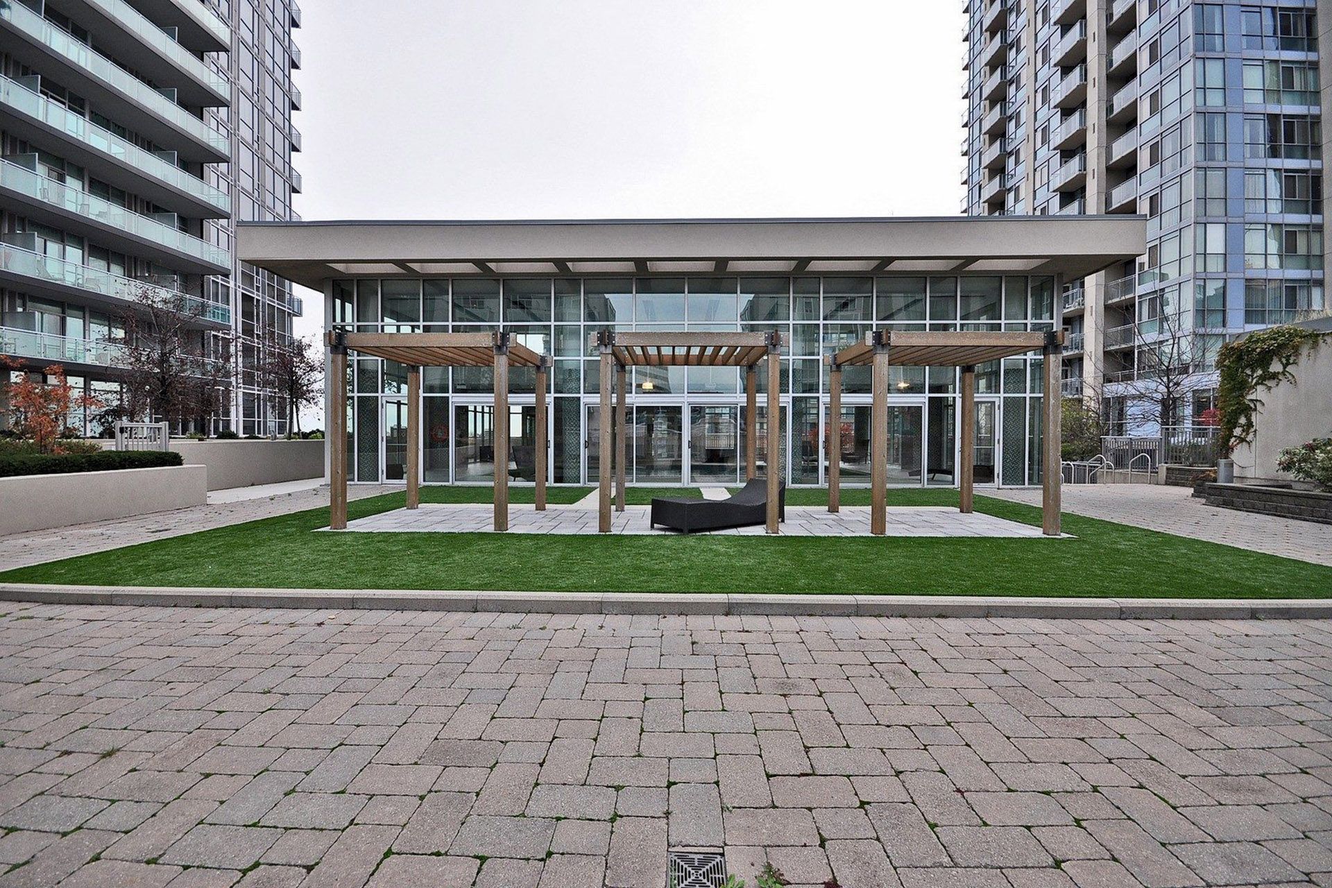223 Webb Drive, Mississauga, ON L5B 0E8 - 3