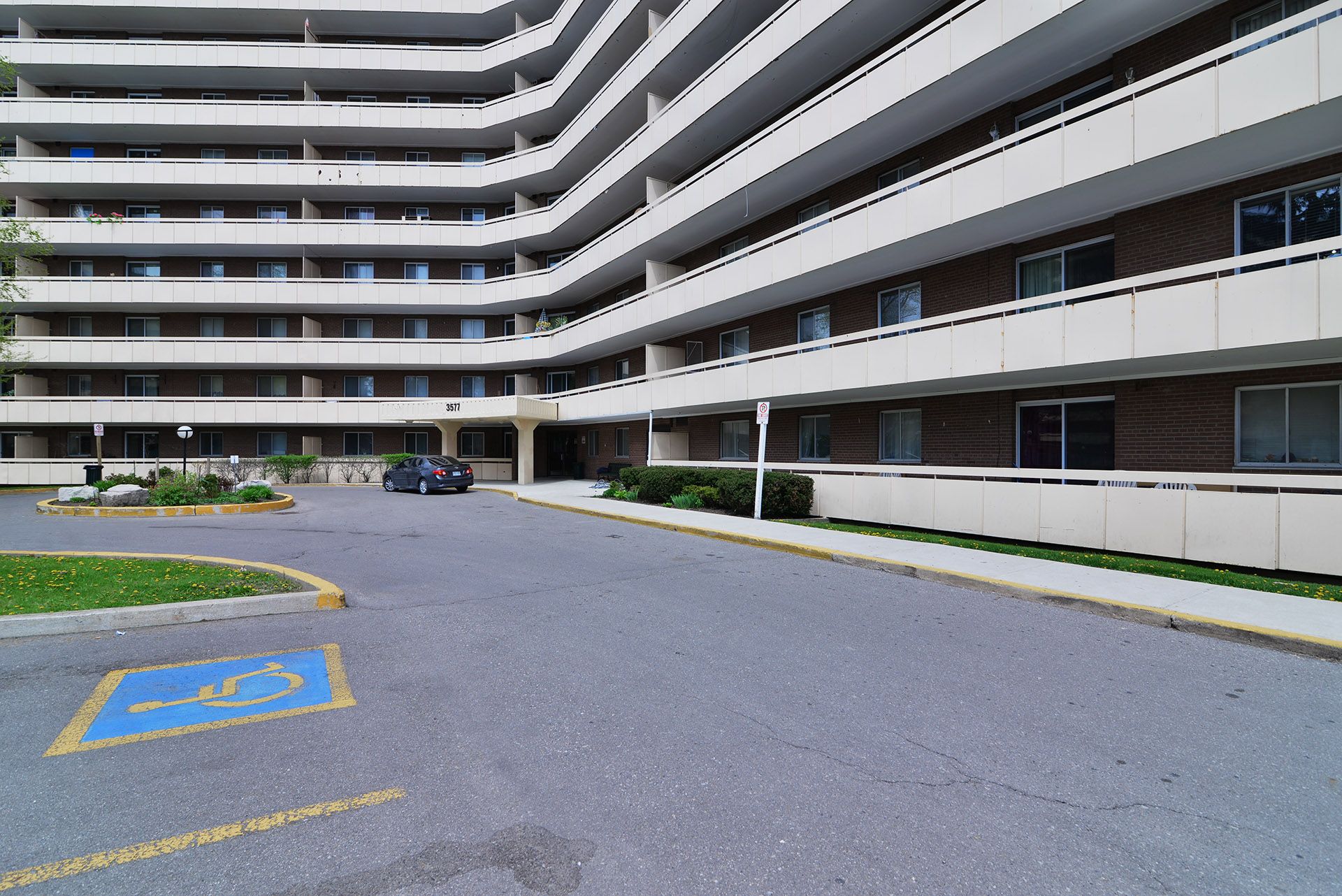 3577 Derry Road East, Mississauga, ON L4T 1B3 - 2