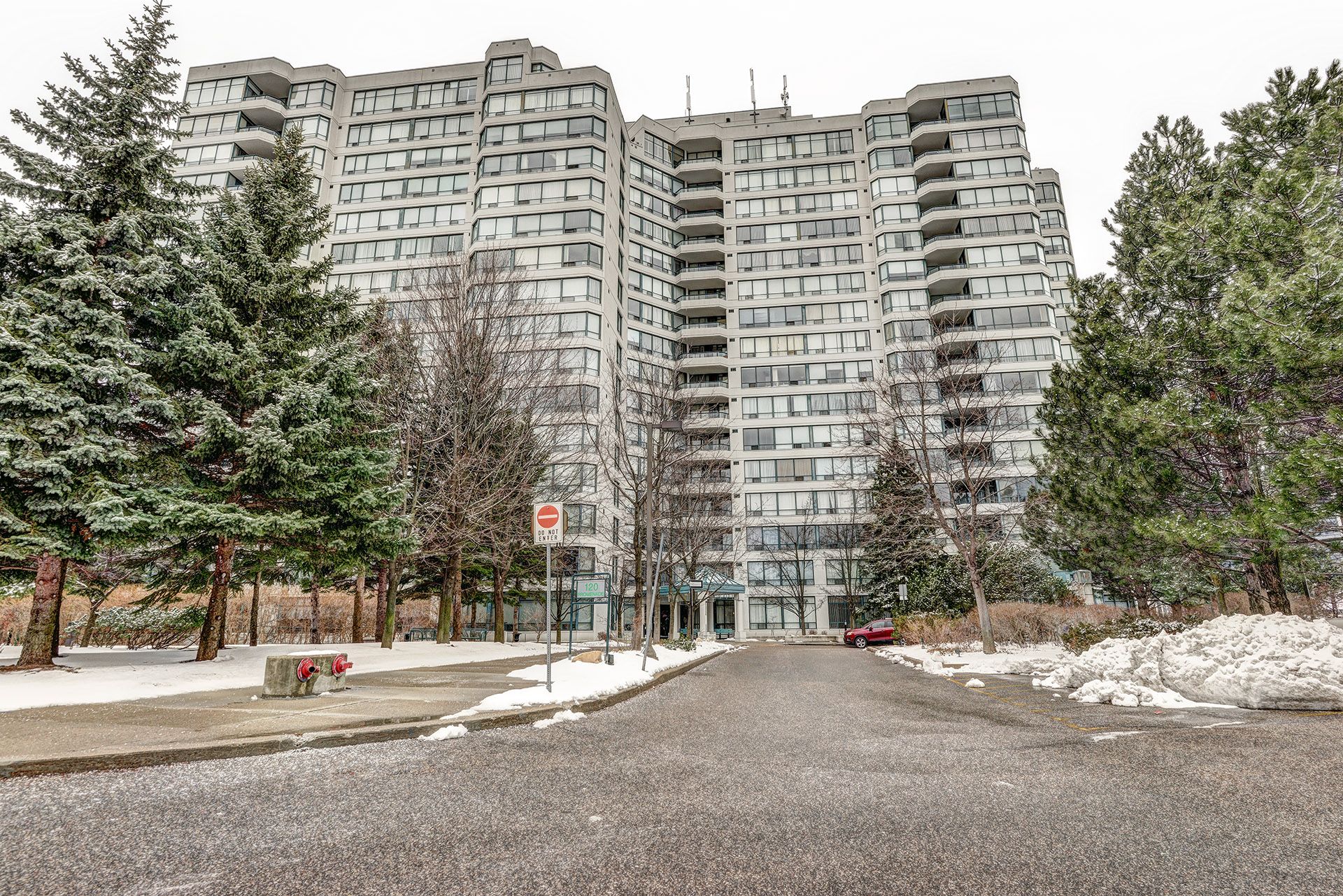 120 Promenade Circle, Vaughan, ON L4J 7W9 - 2