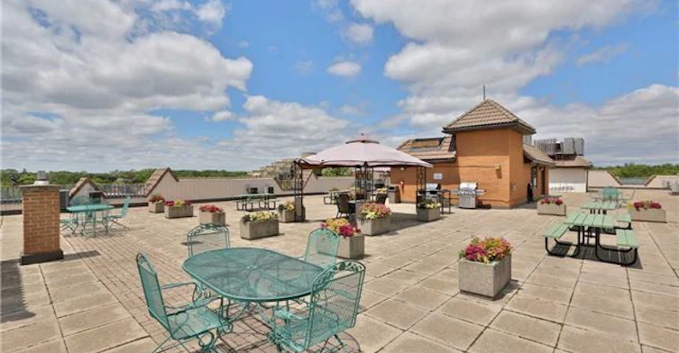 102 Bronte Road, Oakville, ON L6L 3B7 - 2