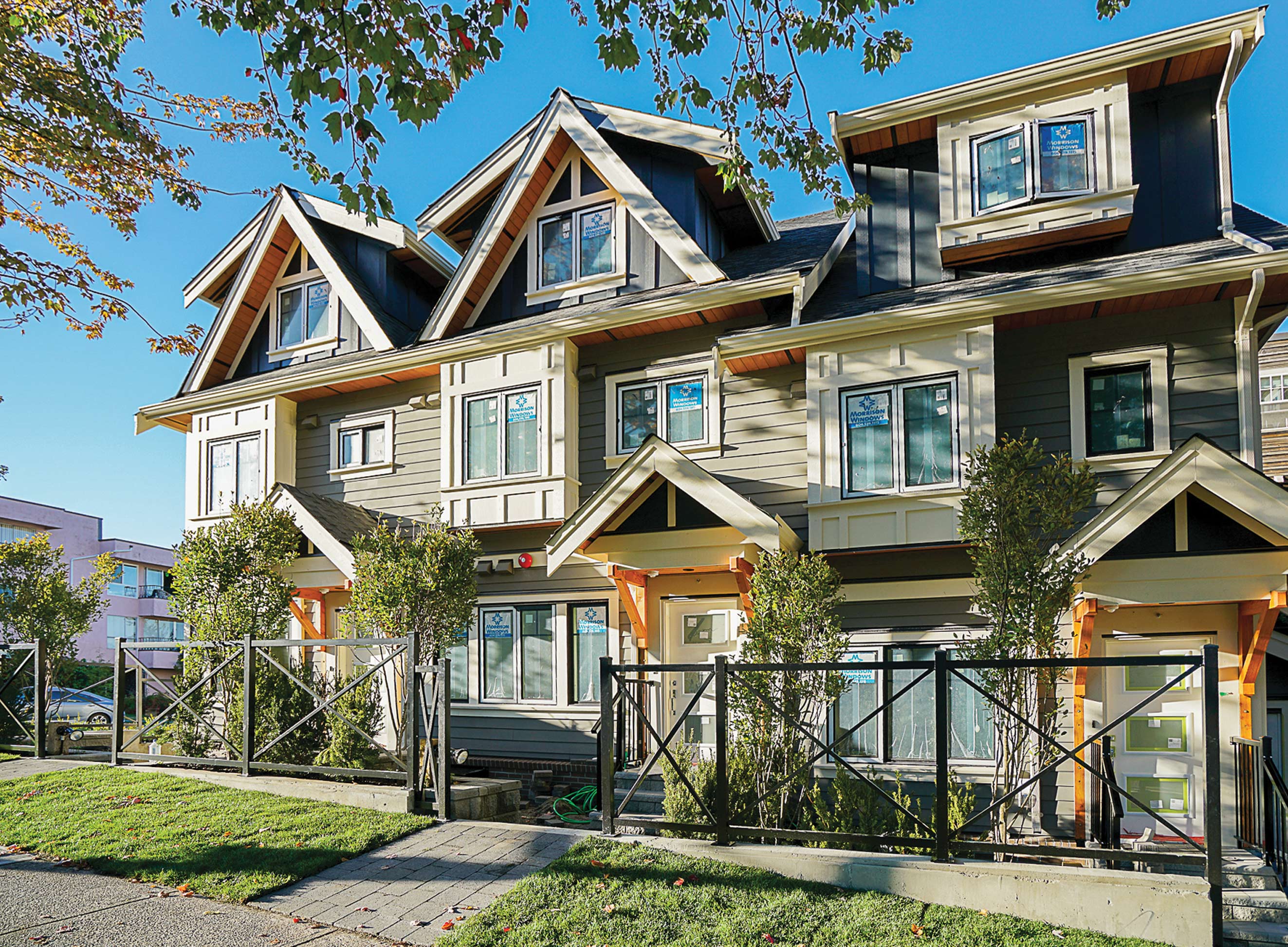 903 Broadway East, Vancouver, BC V5T 1Y4