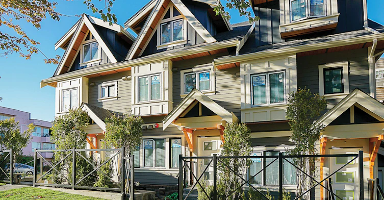 903 Broadway East, Vancouver, BC V5T 1Y4