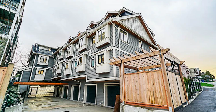 903 Broadway East, Vancouver, BC V5T 1Y4 - 3