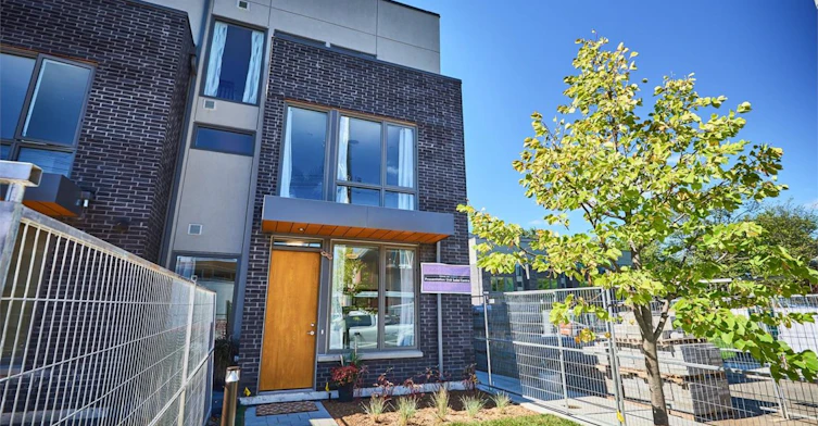 50 Curzon Street, Toronto, ON M4M 3B4