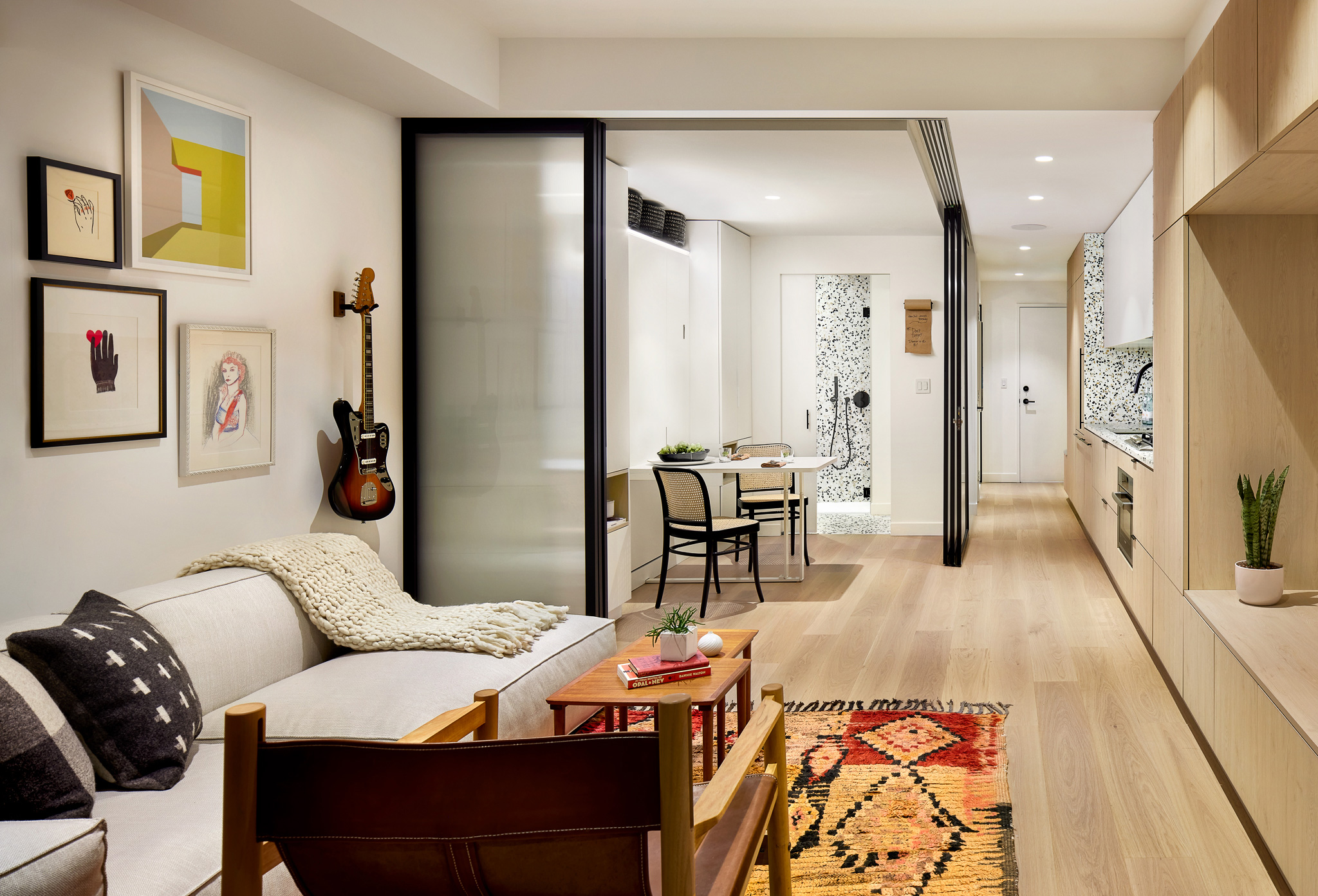 471 East Broadway , Vancouver, BC V5T 1W9 - 4